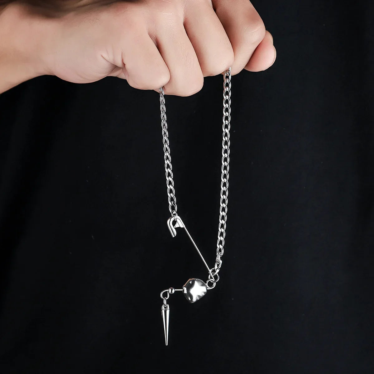 Bobby Pin Necklace — dettaglio