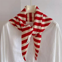 British Triangle Striped Knitted Scarf — vista posteriore