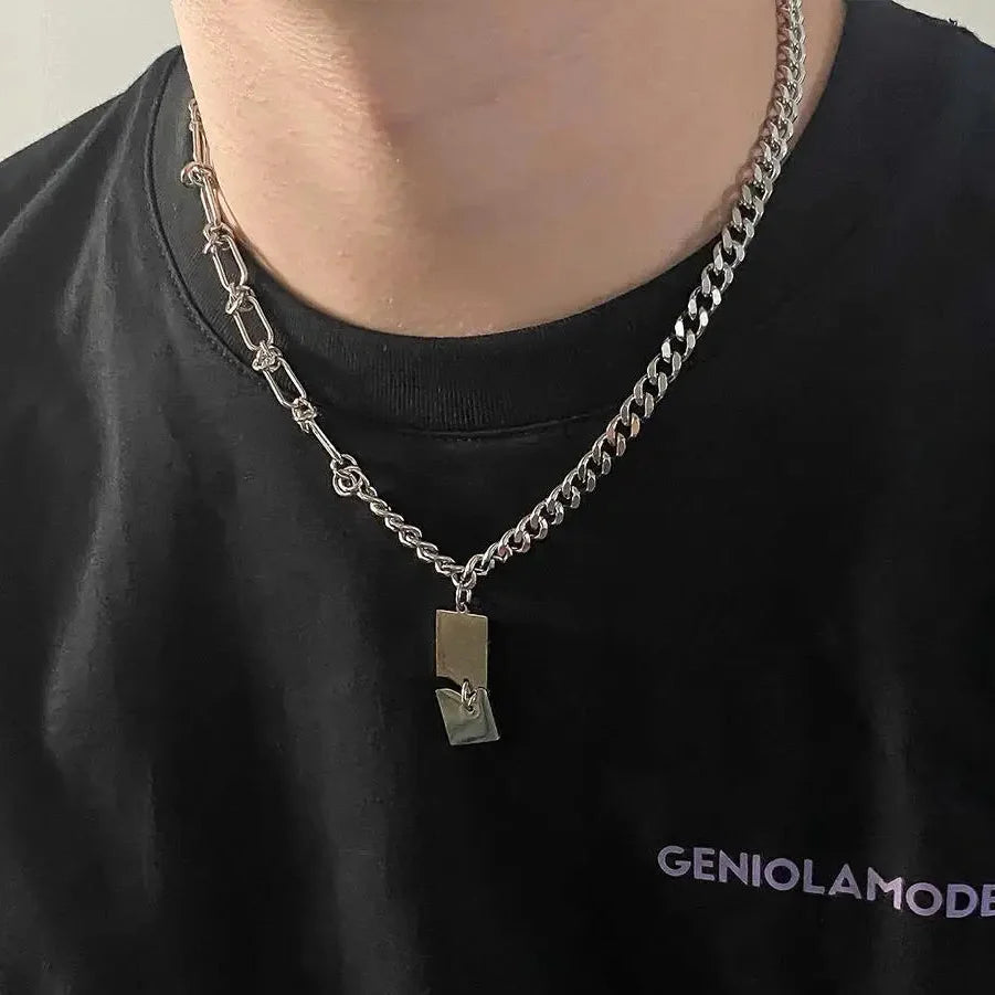 Broken Pendant Chain Necklace — dettaglio