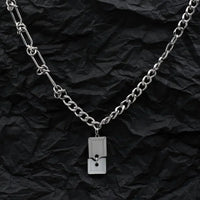 Broken Pendant Chain Necklace — dettaglio del tessuto