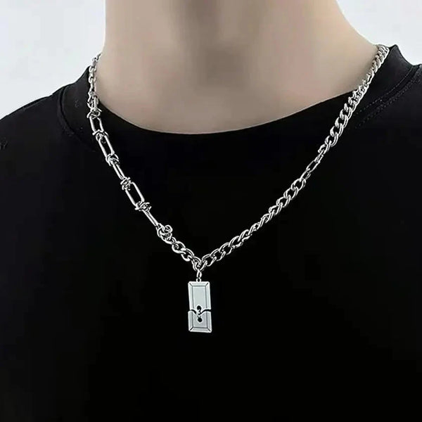 Broken Pendant Chain Necklace — vista frontale