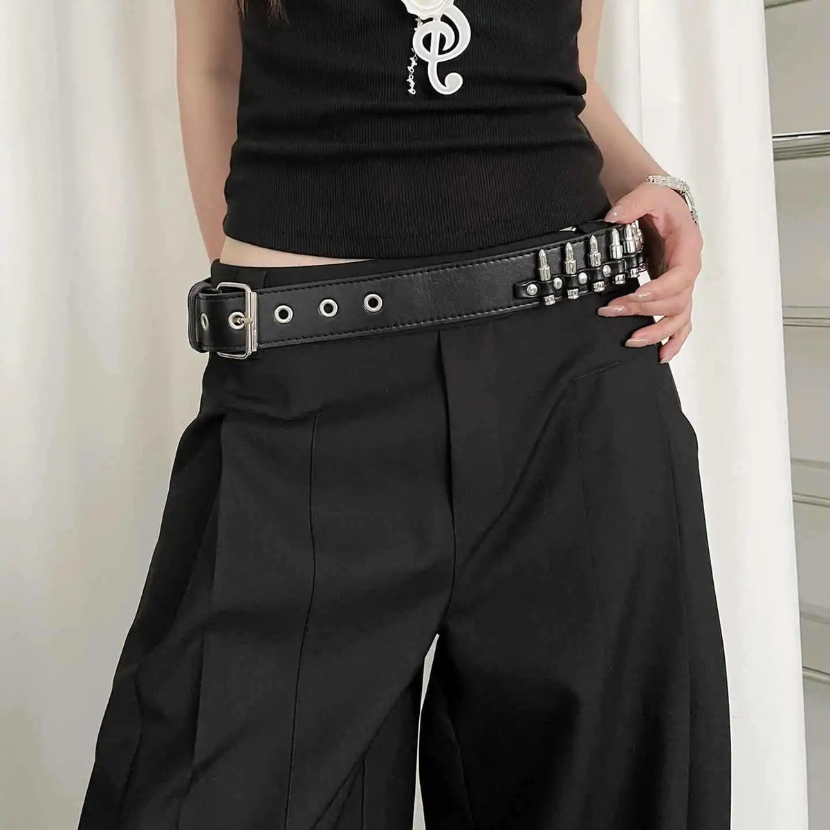 Bullet Head Rivet Faux Leather Belt — dettaglio della stampa