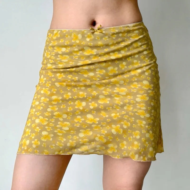 Butterfly Print Yellow Mini Skirt — vista posteriore