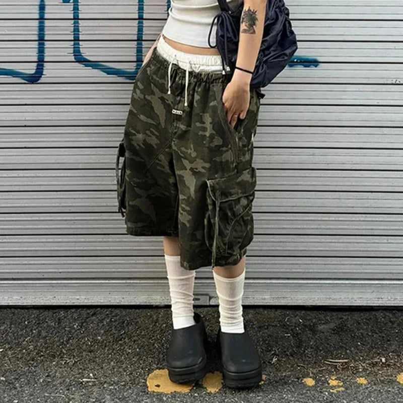 Camouflage Cargo Jorts — vista posteriore