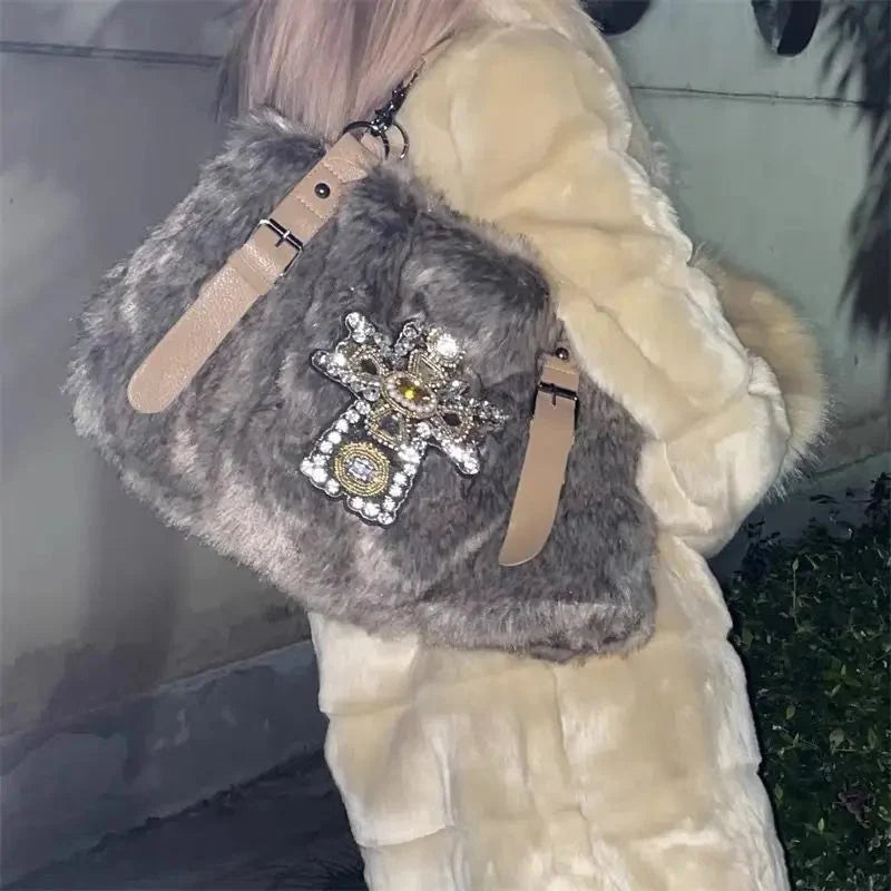 Cashmere Faux Fur Handbag — in alternativa