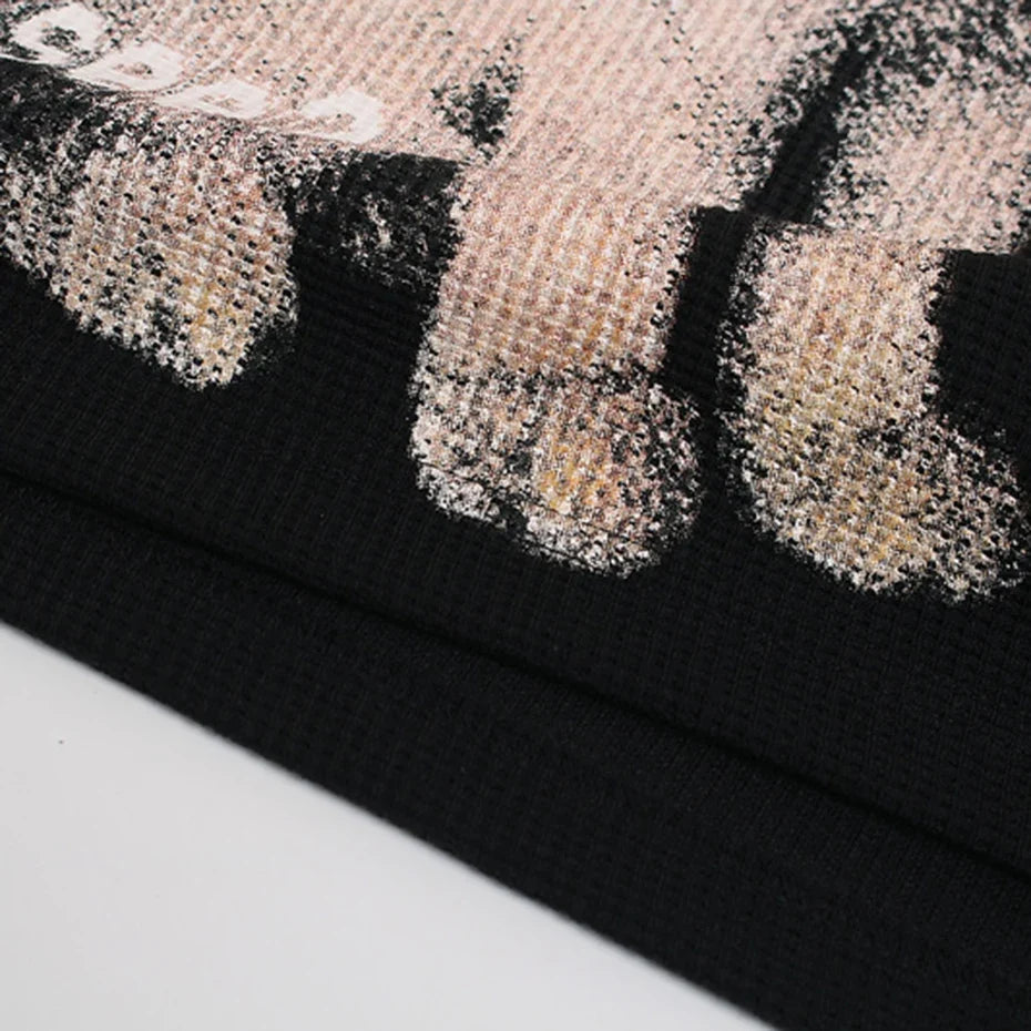 Cat Eyes Graphic Long Sleeve Top — dettaglio della stampa