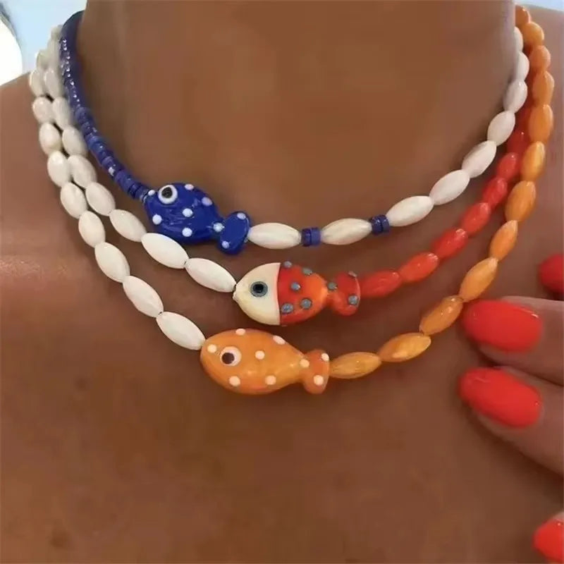Ceramic Fish Pendant Beaded Choker Necklace — dettaglio del tessuto