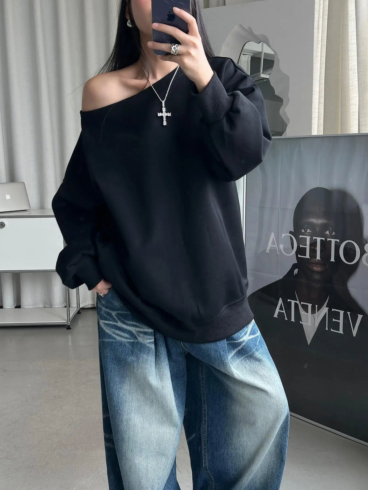 Chic Off Shoulder Long Sleeve Top — vista frontale