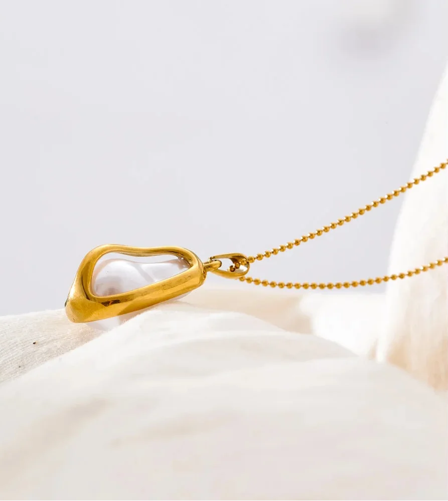 Chic Simulated Pearl Pendant Necklace — in alternativa