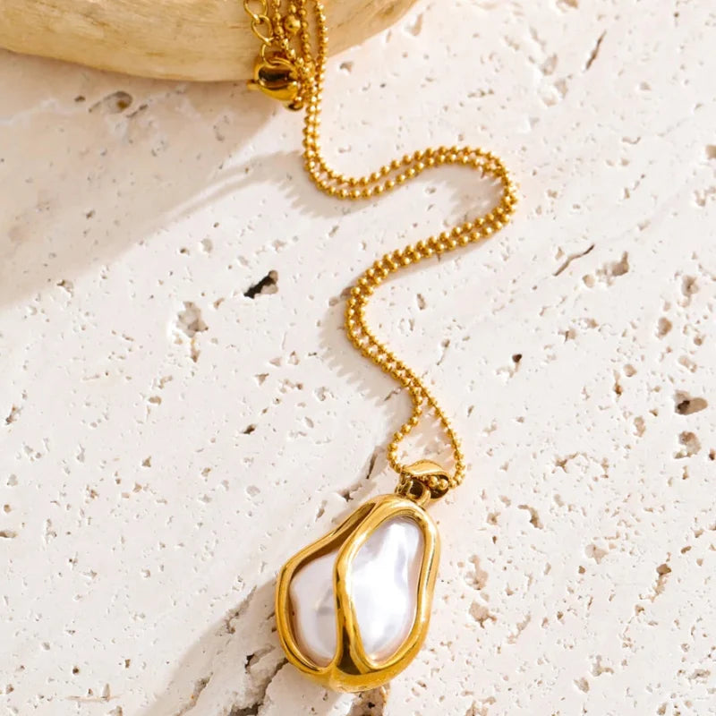 Chic Simulated Pearl Pendant Necklace — vista posteriore