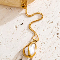 Chic Simulated Pearl Pendant Necklace — vista posteriore