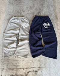 Cross Straight Leg Sweatpant Joggers Trousers — dettaglio della stampa