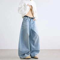 Cursive Letter Print Graphic Barrel Jeans — in alternativa