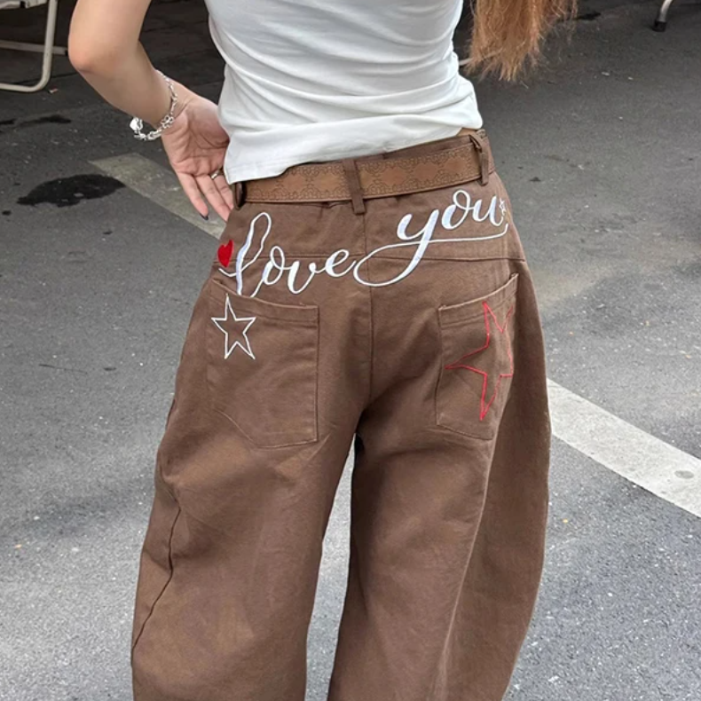 Curved Boyfriend Fit Barrel Jeans — dettaglio del tessuto