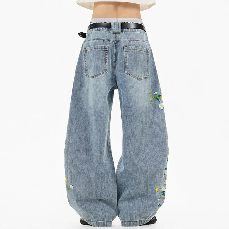 Daffodil and Daisies Floral Embroidered Baggy Barrel Jeans — in alternativa