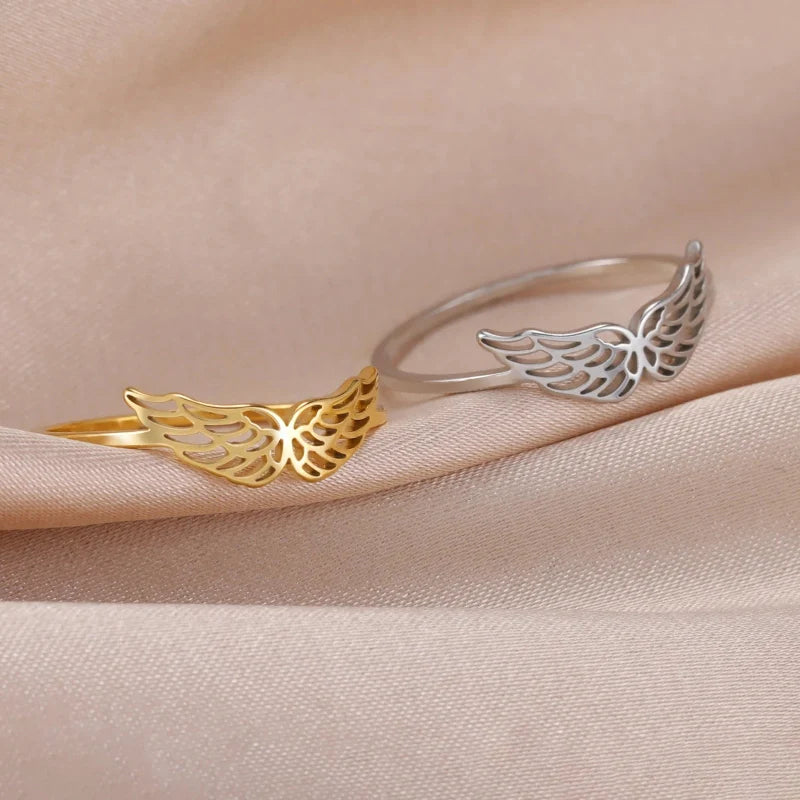 Dainty Aesthetic Butterfly Ring — dettaglio