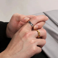 Dainty Thin Geometric Ring — dettaglio