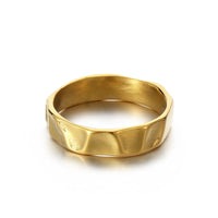 Dainty Thin Geometric Ring — dettaglio del tessuto