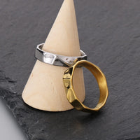 Dainty Thin Geometric Ring — dettaglio della stampa