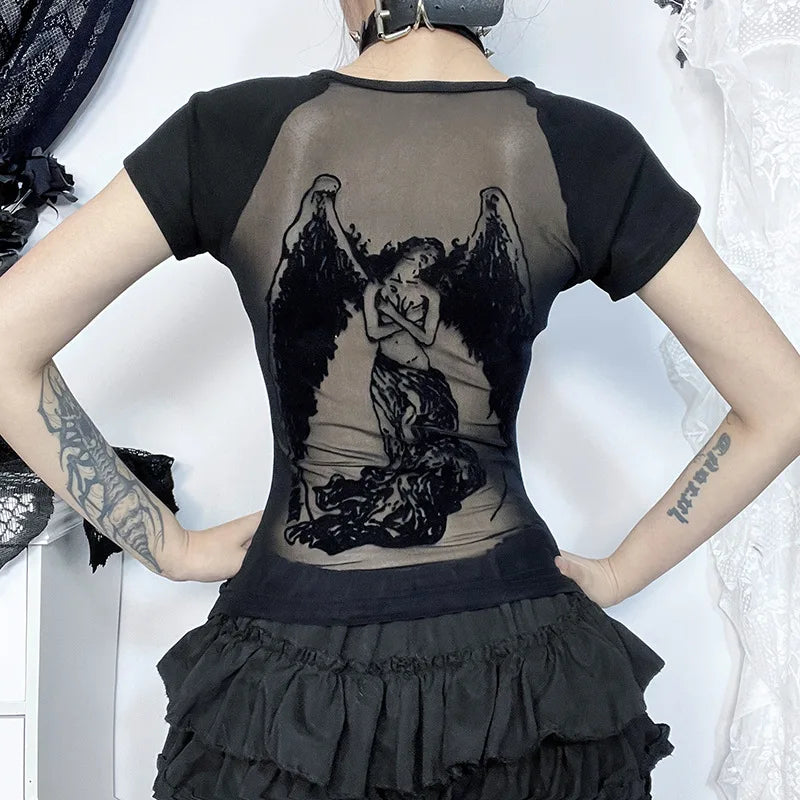 Dark Angel Graphic Mesh Baby Tee — dettaglio della stampa