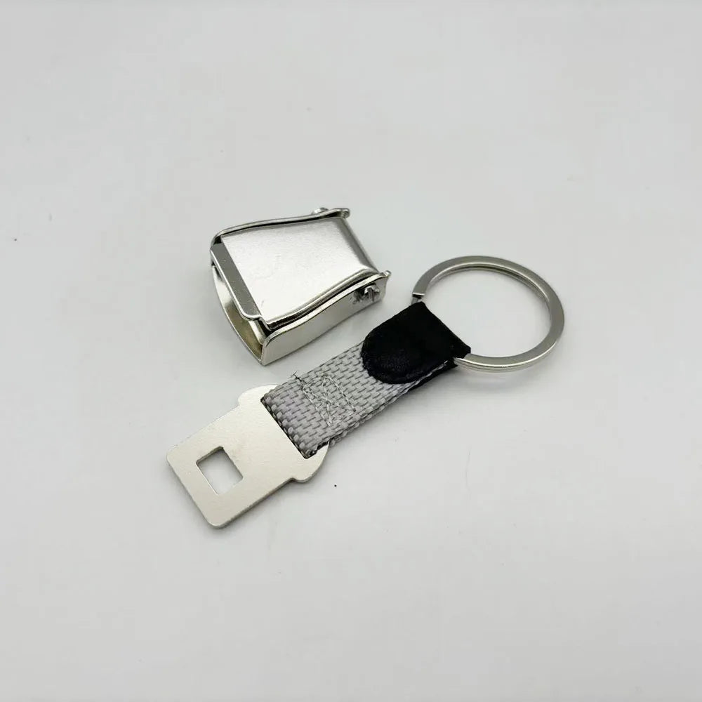 Detachable Mini Plane Safety Seatbelt Plane Belt Loop Keychain — vista posteriore