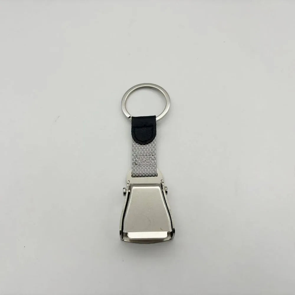 Detachable Mini Plane Safety Seatbelt Plane Belt Loop Keychain — vista posteriore