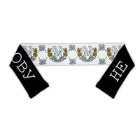 'Don't Lower Your Head' Knitted Graphic Shawl Scarf — dettaglio della stampa