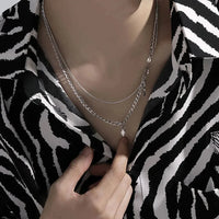 Double Layered Chain Necklace — vista laterale