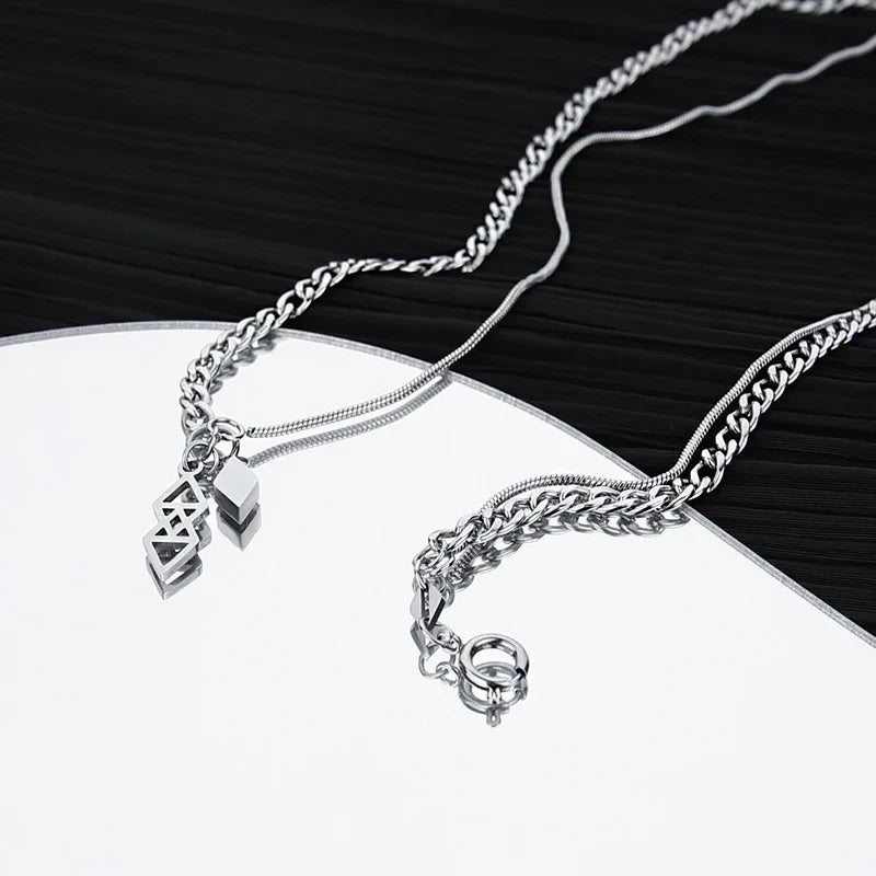 Double Layered Chain Necklace — dettaglio del tessuto