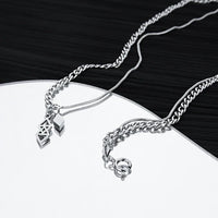 Double Layered Chain Necklace — dettaglio del tessuto