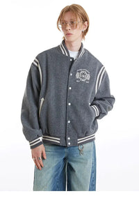 Embroidered Button Varsity Jacket — dettaglio della stampa