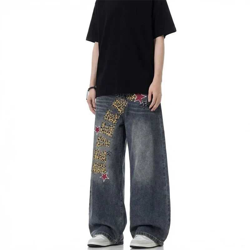 Embroidered Leopard Print Text Vintage Wash Baggy Jeans — dettaglio