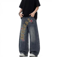 Embroidered Leopard Print Text Vintage Wash Baggy Jeans — dettaglio della stampa