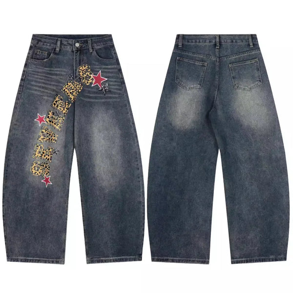 Embroidered Leopard Print Text Vintage Wash Baggy Jeans — vista frontale