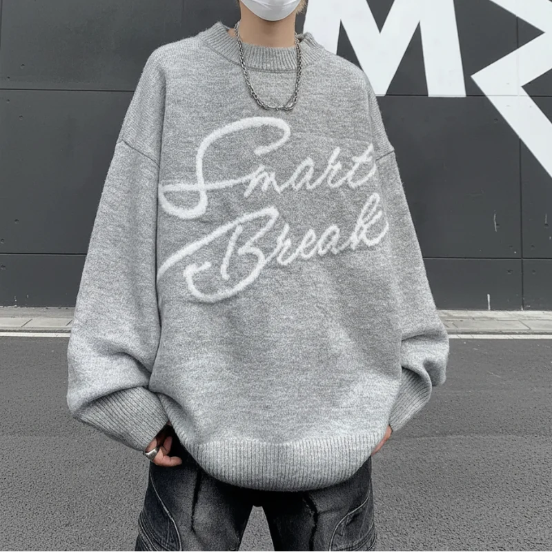 Embroidered Letters Long Sleeve Sweater — dettaglio