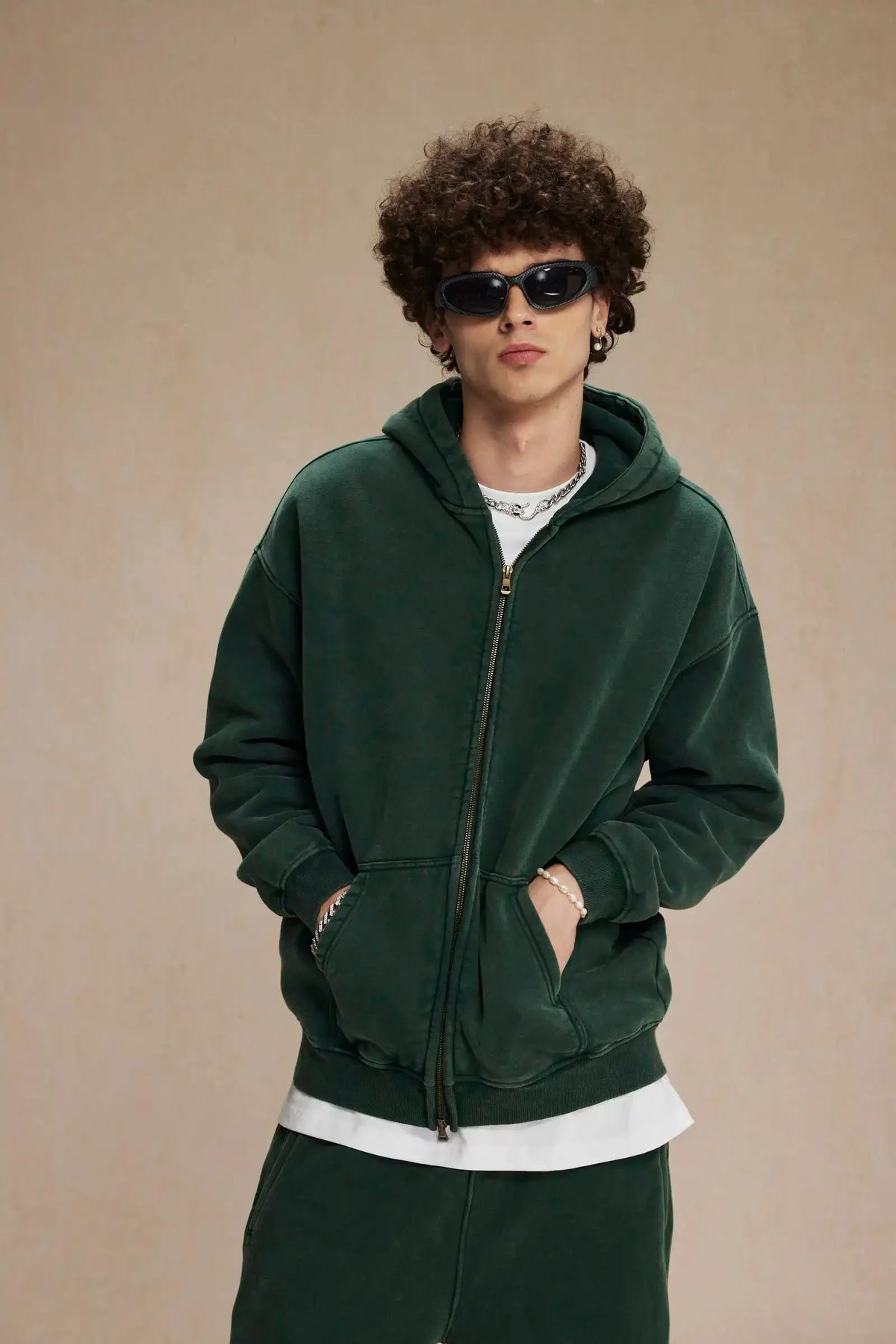 Essential Zip Up Hoodie — vista laterale