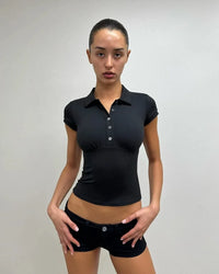 Essentials Crop Polo Shirt Top — dettaglio della stampa