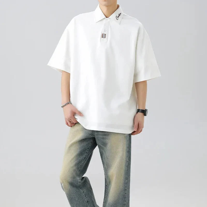 Essentials Polo Shirt — dettaglio della stampa