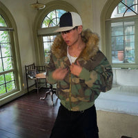 Faux Fur Lined Hood Camouflage Zip Up Jacket — dettaglio