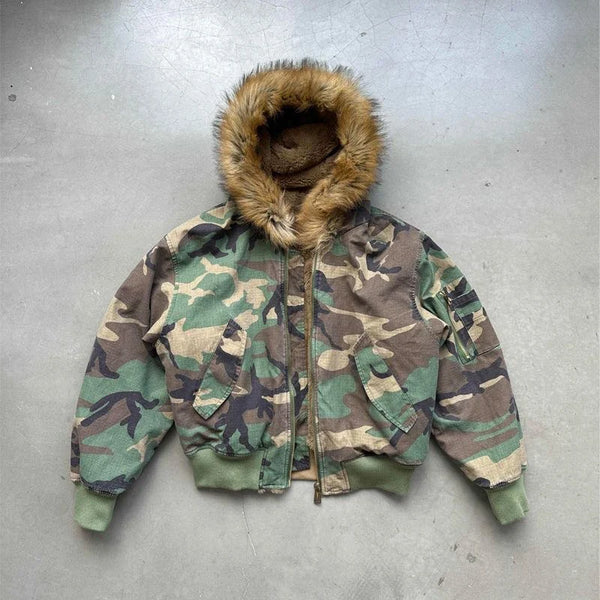 Faux Fur Lined Hood Camouflage Zip Up Jacket — vista frontale