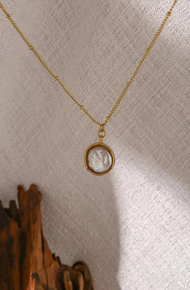 Faux Pearl Pendant Necklace — in alternativa