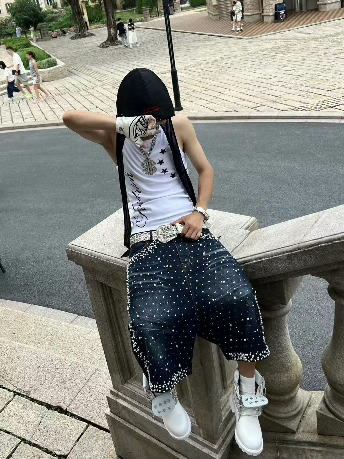 Faux Pearl and Rhinestone Denim Shorts Jorts — in alternativa