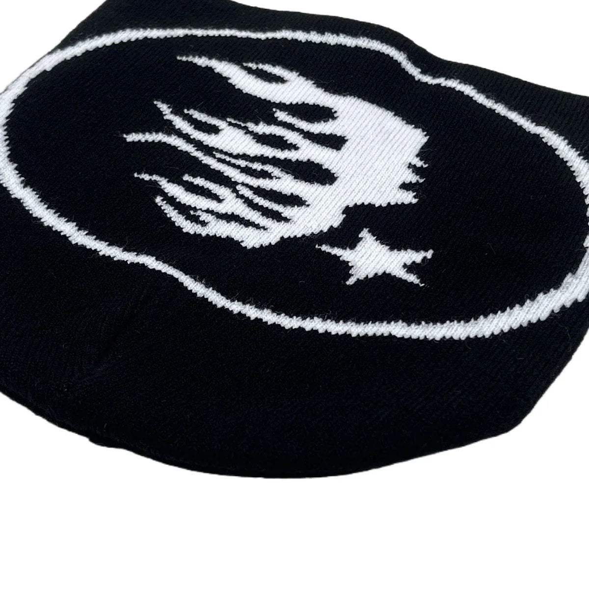 Flaming Head Jacquard Beanie — in alternativa