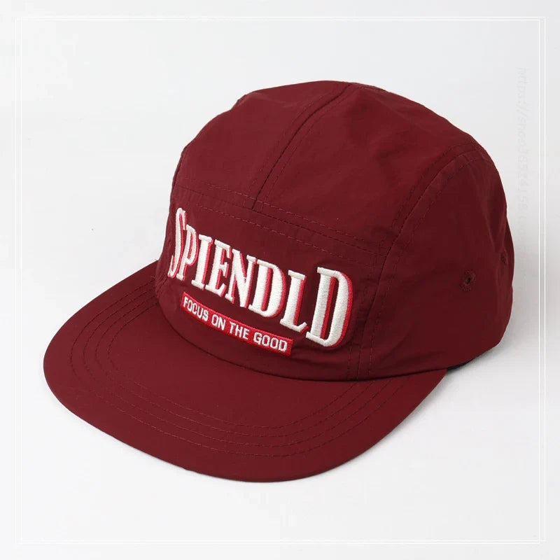 Flat Brim Embroidered Baseball Cap — dettaglio della stampa