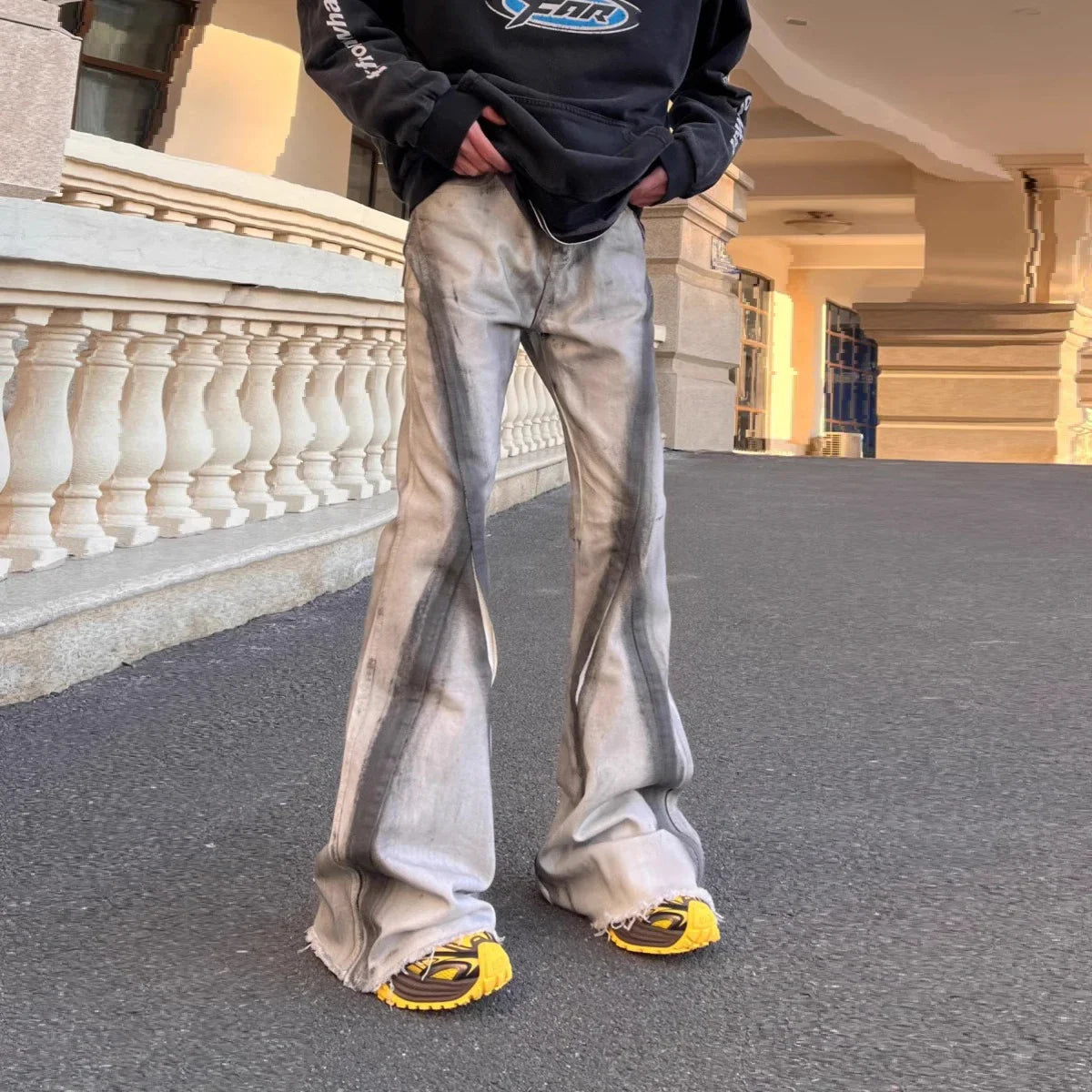 Fringed Gradient Wide Flare Denim Jeans — vista posteriore