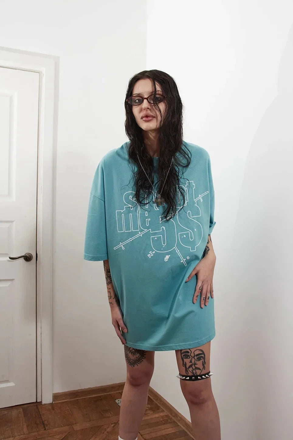 Give Me Money Graphic T Shirt — vista completa