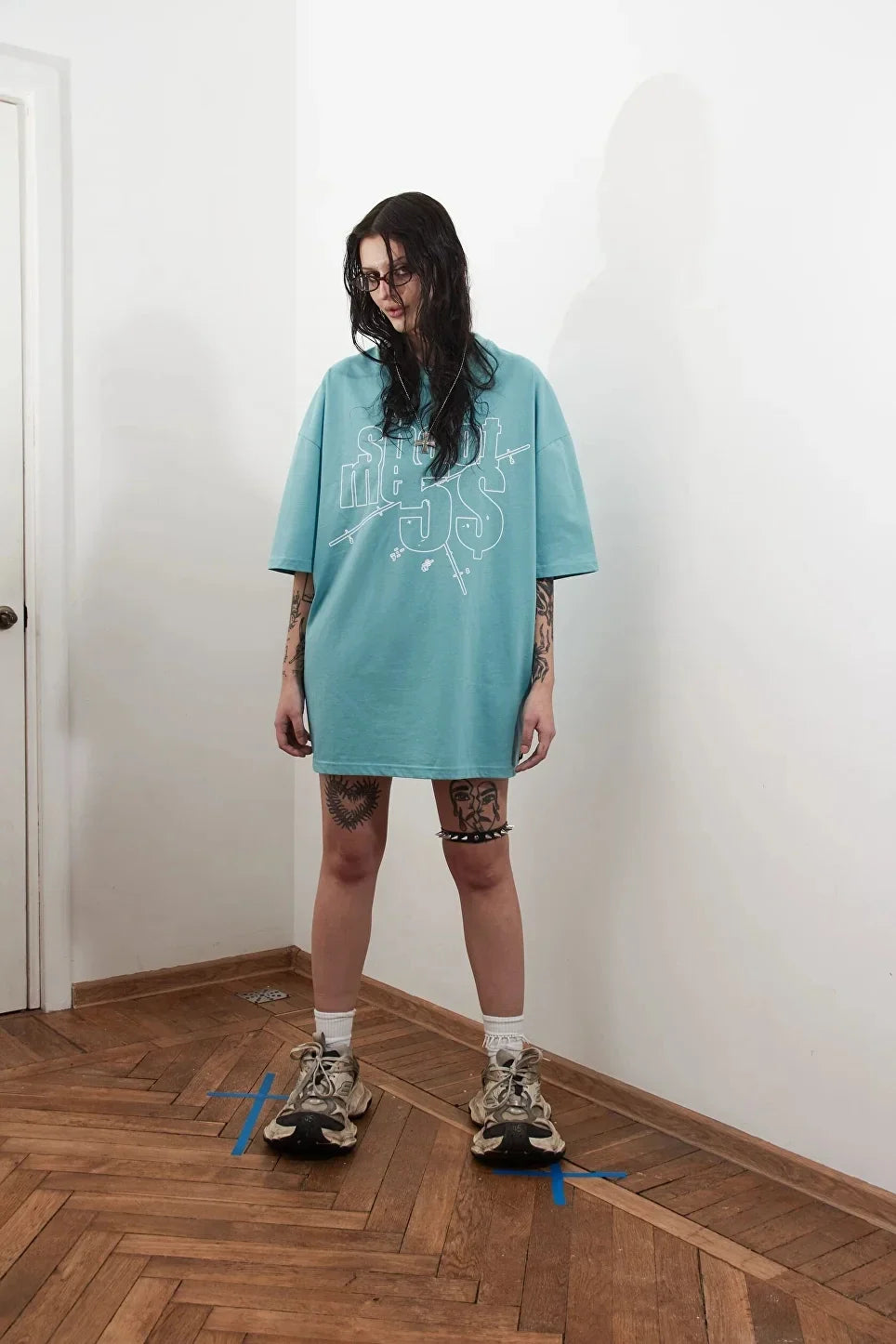 Give Me Money Graphic T Shirt — vista frontale