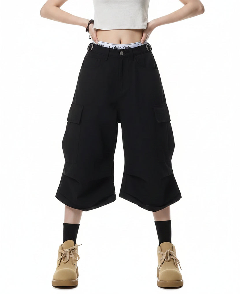 Goblin Core Black Cargo Jorts — dettaglio
