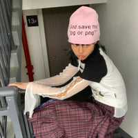 "God Save Me" Embroidered Text Graphic Beanie — vista posteriore