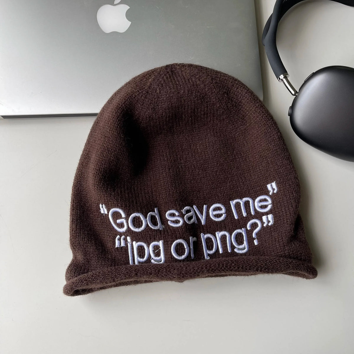 "God Save Me" Embroidered Text Graphic Beanie — in alternativa